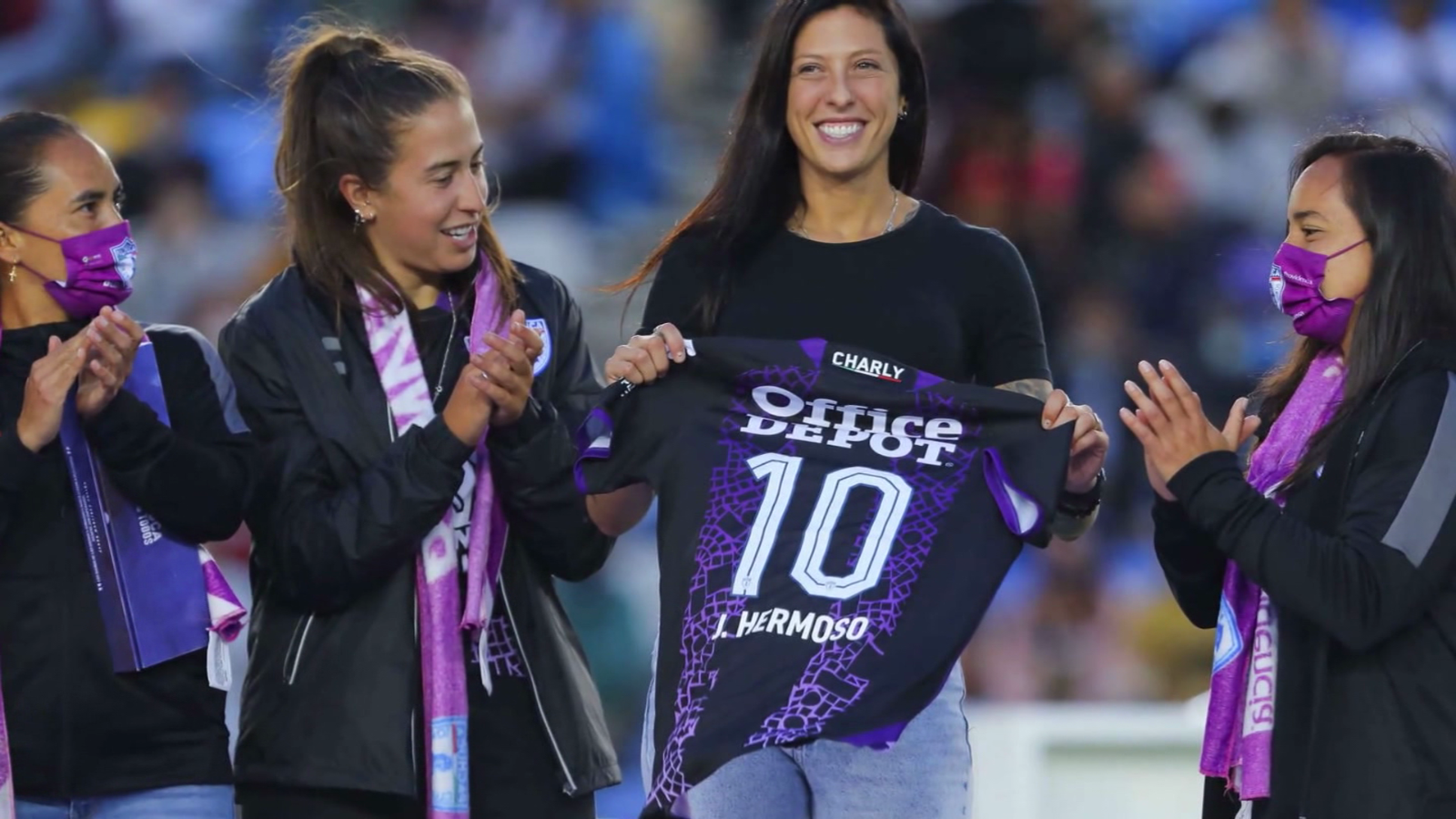 Compañeras de Jenni Hermoso en México se solidarizan: "Las mujeres
del fútbol nos apoyamos entre nosotras"