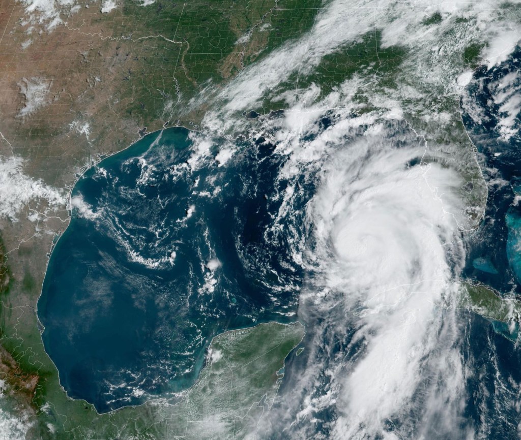Esta imagen de satélite, tomada a las 11:15 a. m. ET del 29 de agosto, muestra el huracán Idalia avanzando hacia Florida. (Crédito: NOAA)