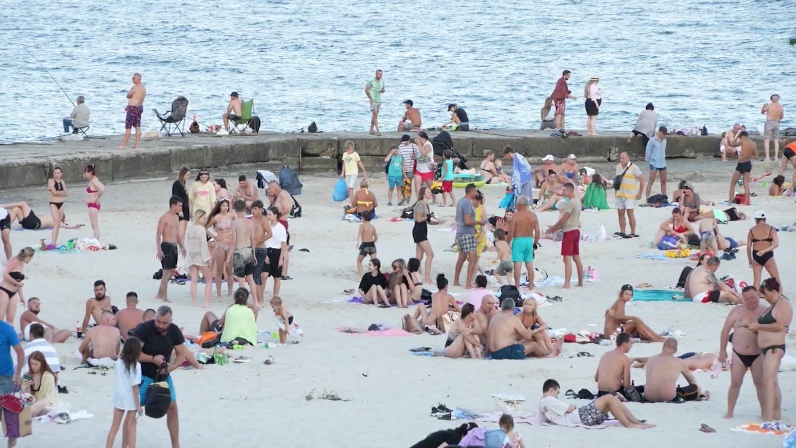 Sol y mar en tiempos de guerra. Así es la vida actual en las playas de  Odesa, en Ucrania | CNN