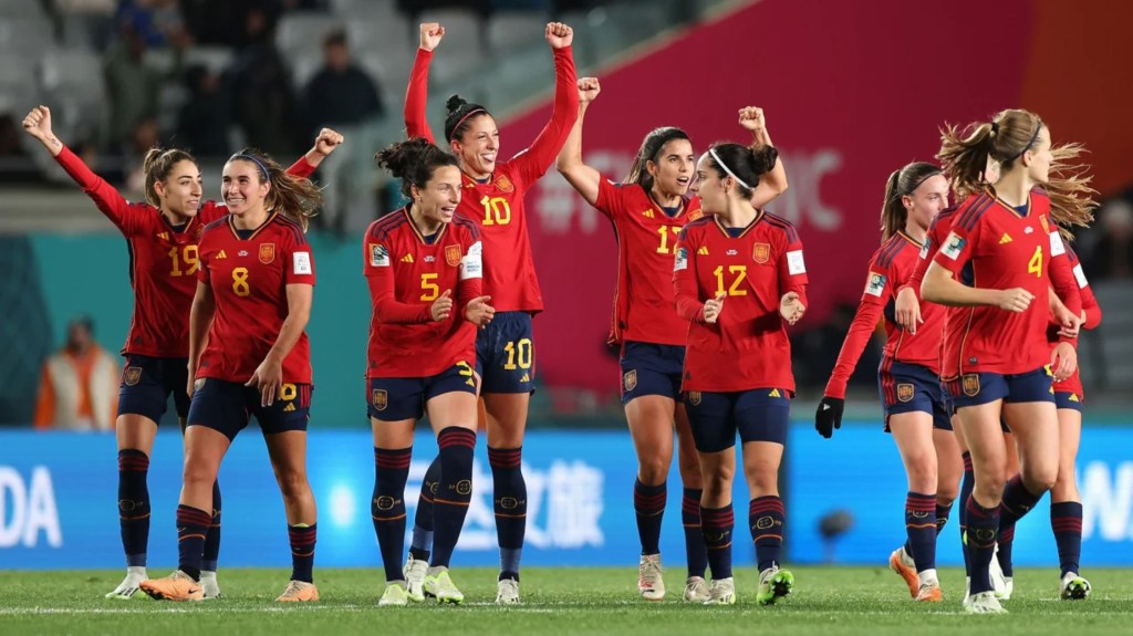 Las jugadoras de España celebran el cuarto gol del equipo contra Zambia. (Foto: Phil Walter/Getty Images)
