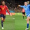 Salma Paralluelo, de España, y Alessia Russo, de Inglaterra, celebran sus goles en las semifinales de sus equipos en el Mundial 2023. (Foto: imagen creada con fotografías de Getty Images)