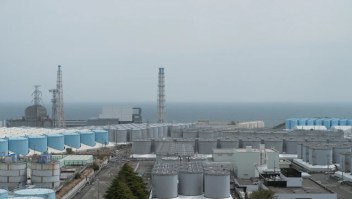 TEPCO construyó más de 1.000 enormes tanques para almacenar aguas residuales radiactivas tratadas en Fukushima, Japón. (Foto: Daniel Campisi/CNN)