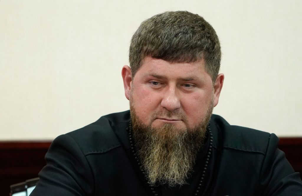 El líder checheno Ramzan Kadyrov fotografiado el 19 de mayo de 2023. Crédito: Tatiana Barybina / Oficina de prensa del gobernador/ AFP/ Getty Images)