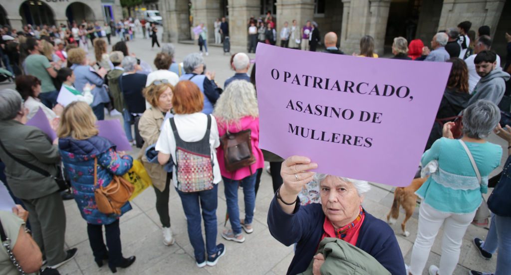 Decenas de personas durante una manifestación contra el crimen machista en Oia, el 5 de junio de 2023, en Pontevedra, Galicia, España. (Foto de Carlos Castro/Europa Press vía Getty Images)