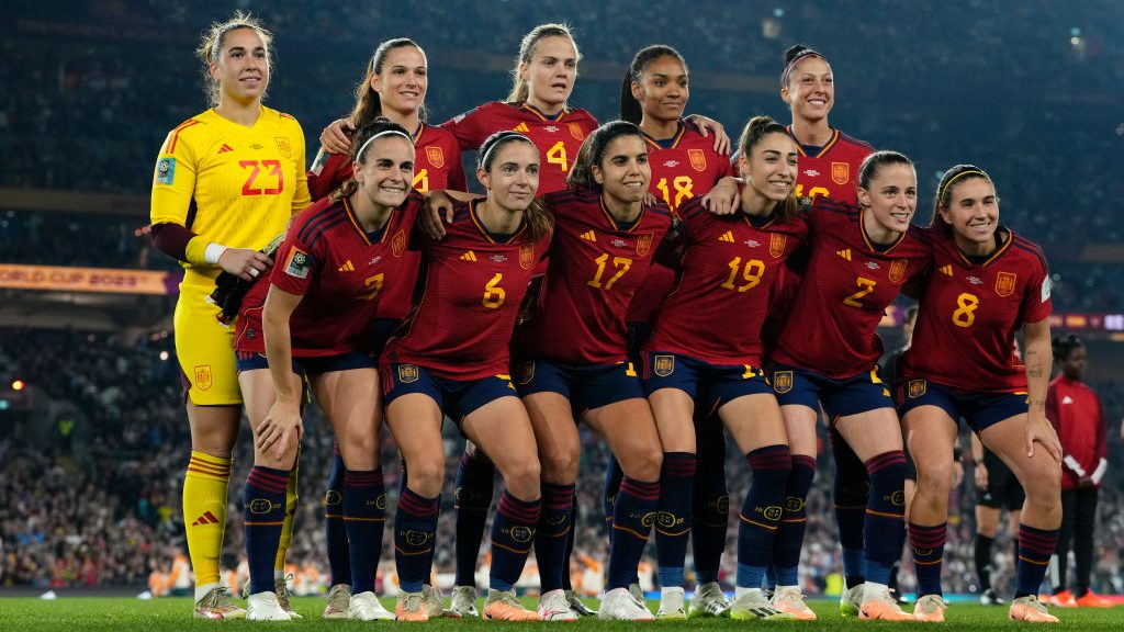 La selección femenina de España, antes del partido contra Inglaterra por la Final del fútbol femenino Crédito: Jose Breton/Pics Action/NurPhoto via Getty Images)