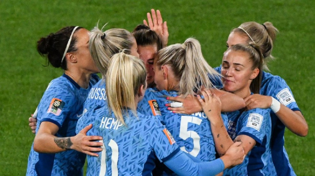 Inglaterra celebra el primer gol del encuentro ante Australia, en la segunda semifinal del Mundial Femenino de Fútbol