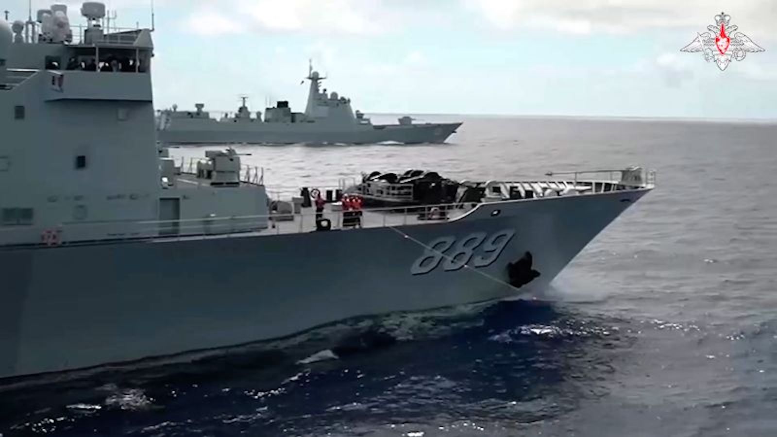 Buques de guerra rusos y chinos navegan cerca de islas japonesas en
vísperas de la cumbre trilateral de Biden