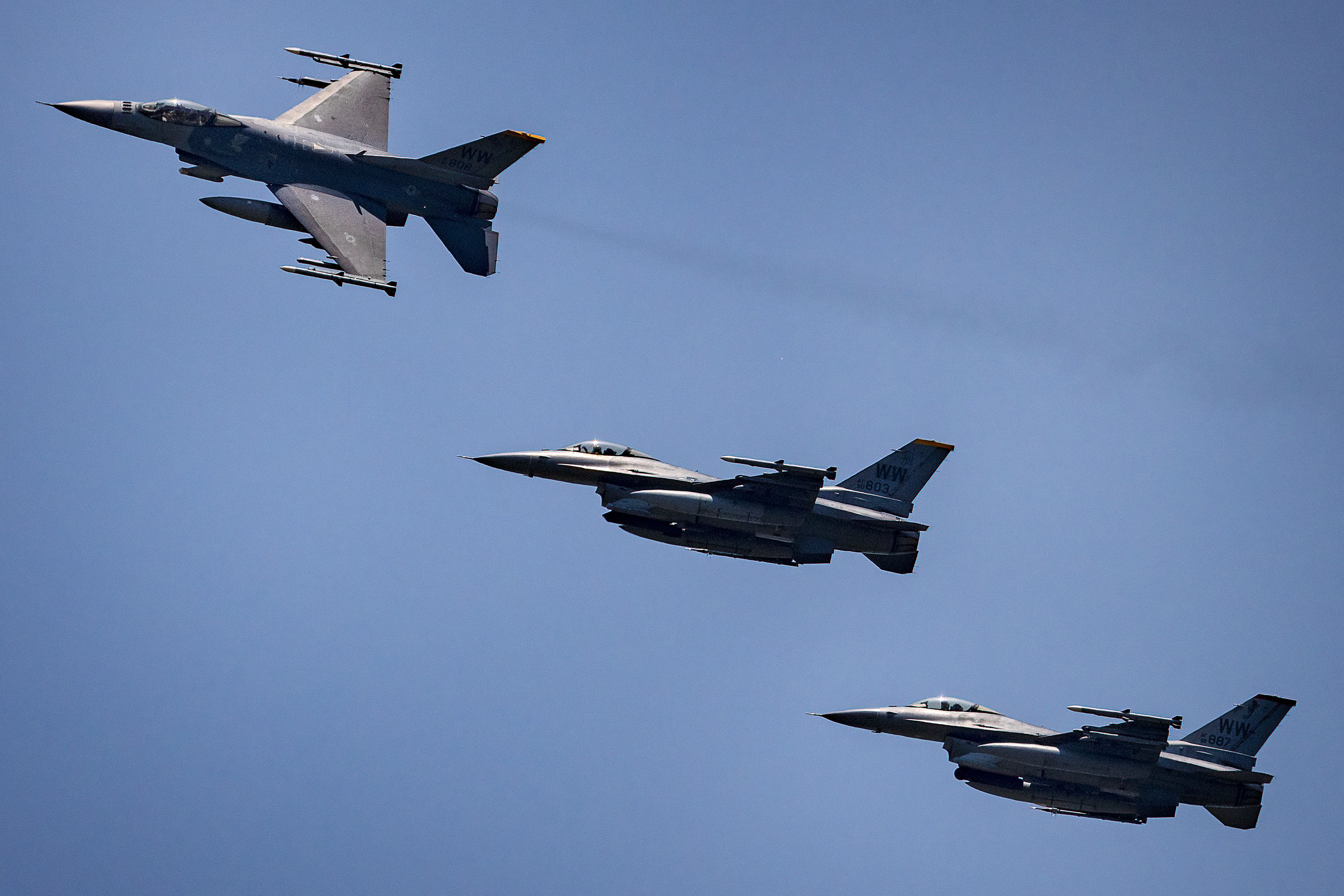 aviones de combate F-16 de la Fuerza Aérea de EE.UU. vuelan en formación durante los ejercicios conjuntos entre EE. UU. y Filipinas en Mabalacat, Filipinas, el 9 de mayo. Ezra Acayan/Getty Images/File