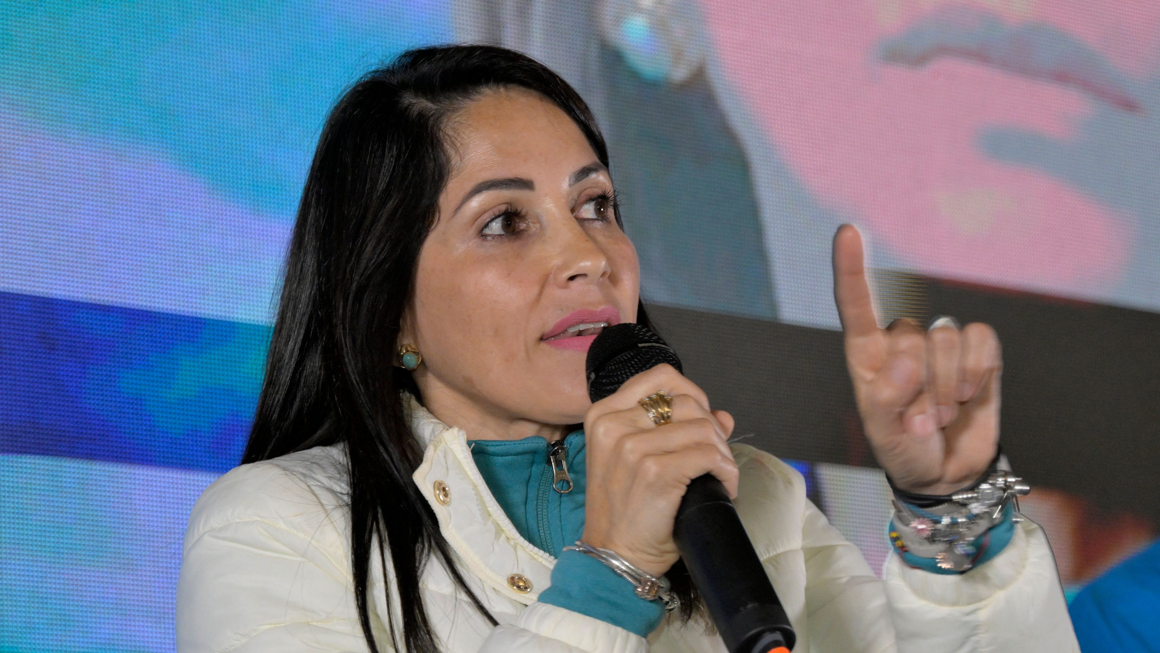 ¿Quién es Luisa González, la candidata del correísmo en Ecuador?