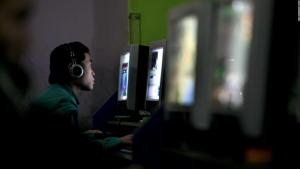 China propone ley para contralar uso de internet a menores