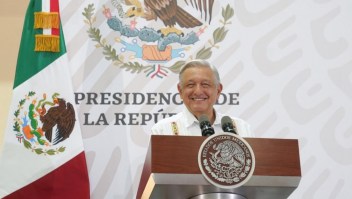 López Obrador destaca la reducción de la pobreza y una moneda fuerte