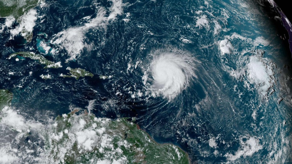 Así espera Puerto Rico la llegada del huracán Lee