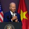 Así fue interrumpida la rueda de prensa de Biden en Vietnam