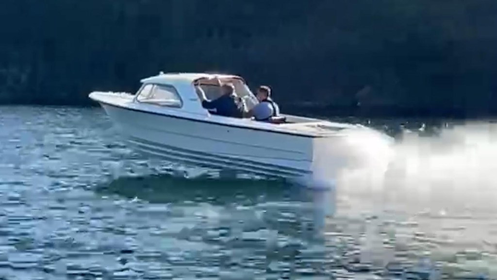 "Corvettling": un bote modificado con un motor de Corvette