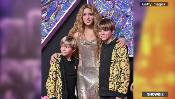 Shakira llega a la alfombra de MTV con sus dos hijos