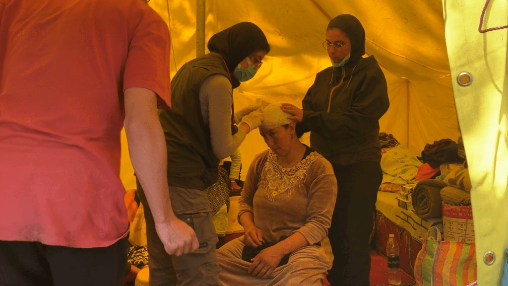 Gracias a los voluntarios, la asistencia médica llega a afectados por terremoto en Marruecos