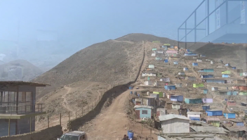 El "Muro de la Vergüenza" de Perú aún no cae por completo