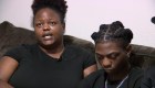 Madre critica a la escuela después de que suspendieran a su hijo por el peinado