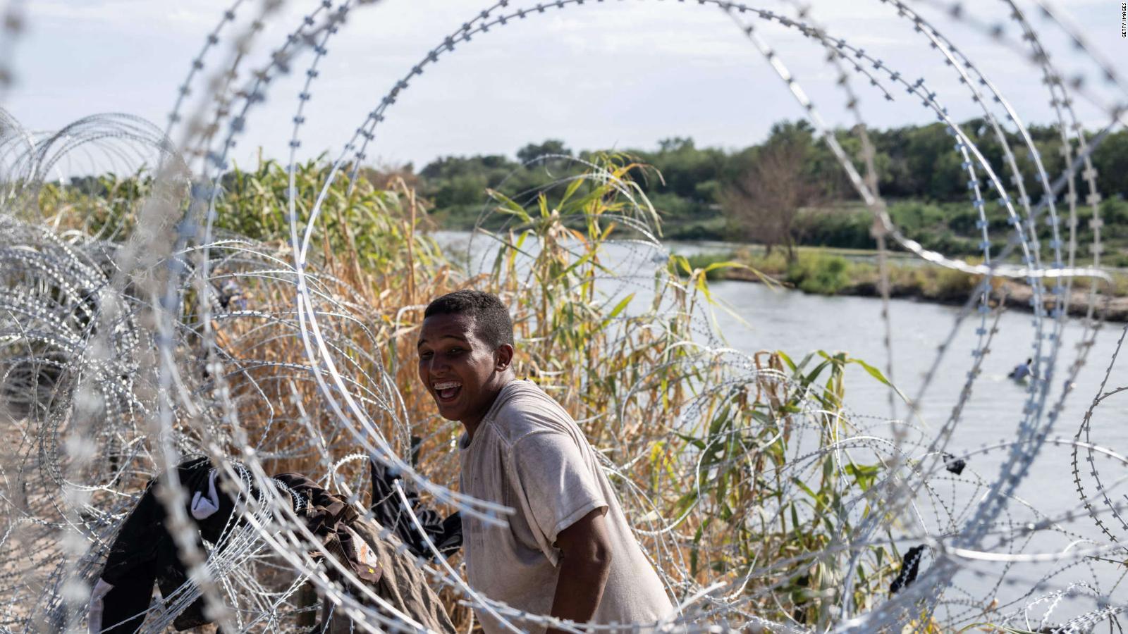 Autoridades de El Paso dicen que tienen problemas para albergar a migrantes  que cruzan la frontera