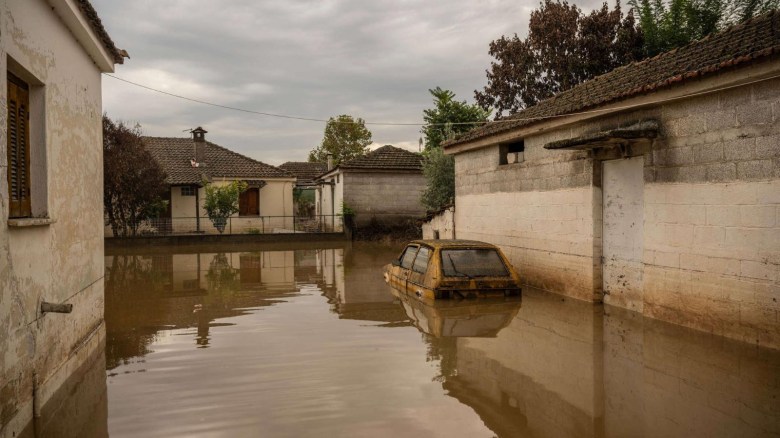 Por las inundaciones, un pueblo griego quedó sumergido