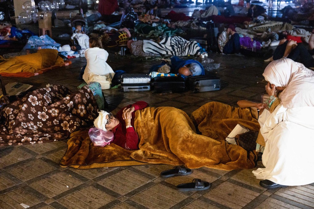 Residentes en una plaza tras el terremoto en Marrakech, Marruecos, el 9 de septiembre. (Crédito: Fadel Senna/AFP/Getty Images)