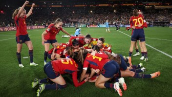 Las jugadoras de España celebran tras vencer a Inglaterra. (Foto: Maddie Meyer/FIFA/Getty Images)