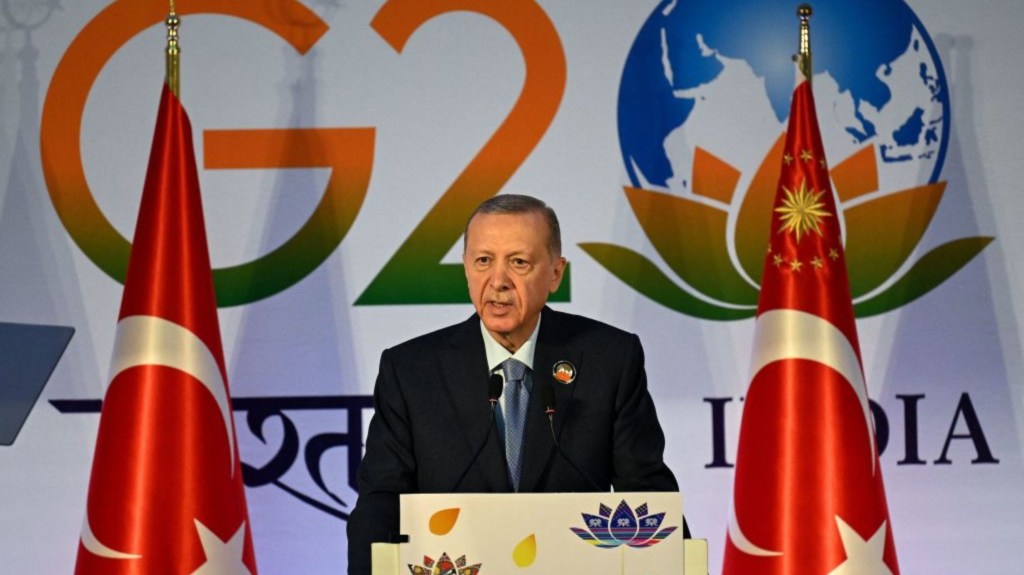 El presidente de Turquía, Recep Tayyip Erdogan, habla durante una conferencia de prensa después de asistir a la cumbre del G20, en Nueva Delhi el 10 de septiembre de 2023. (Foto: MONEY SHARMA/AFP vía Getty Images)