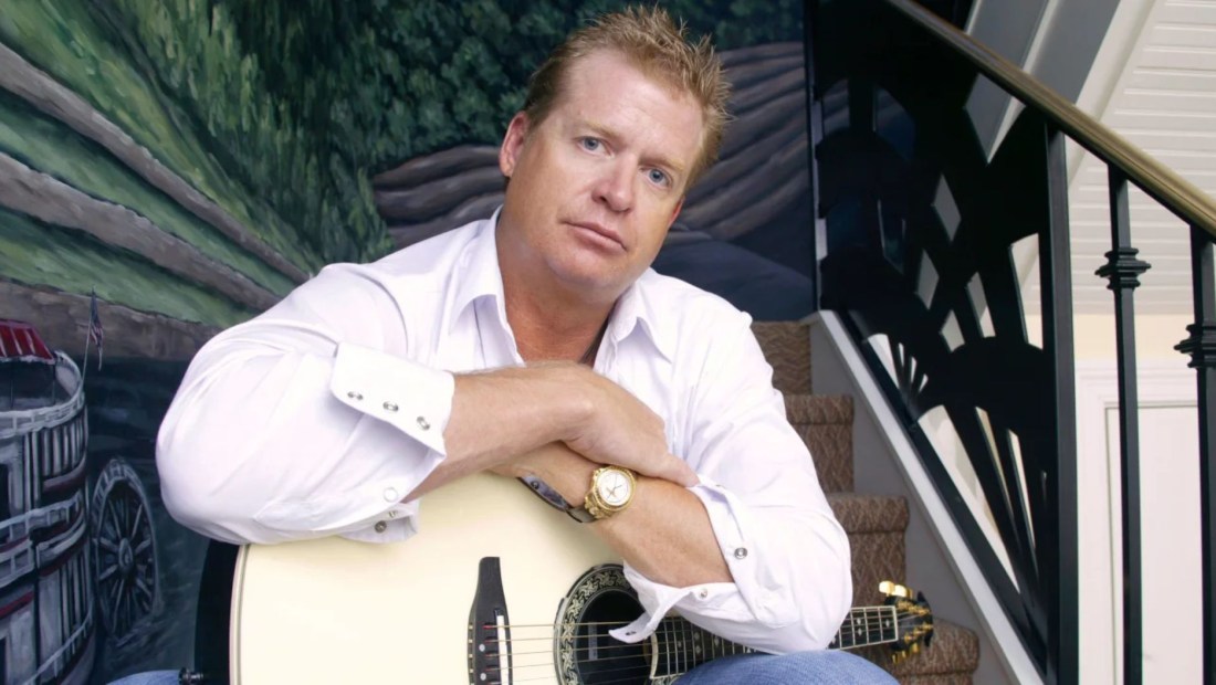 El artista de música country Charlie Robinson en 2009. (Foto: Ed Rode/AP)