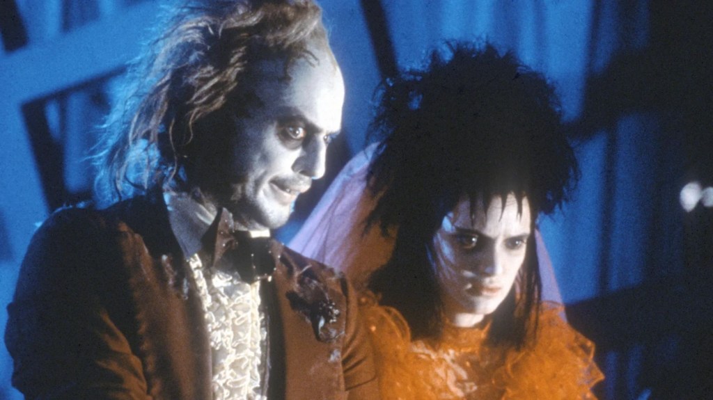Michael Keaton y Winona Ryder protagonizaron la película de Tim Burton de 1988 "Beetlejuice". (Foto: Geffen/Warner Bros/Kobal/Shutterstock)