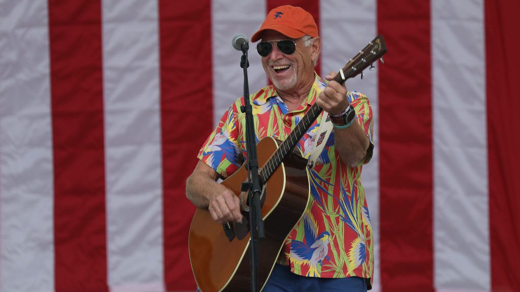 Jimmy Buffett en una actuación en West Palm Beach, Florida, en 2018. (Foto de Joe Raedle/Getty Images)