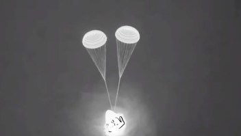 Cuatro astronautas regresaron a casa tras una estancia de seis meses en la Estación Espacial Internacional y aterrizaron este lunes en la costa de Florida a bordo de la cápsula Crew Dragon de SpaceX.