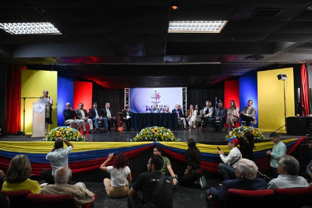 La oposición venezolana realizará elecciones primarias para elegir a su candidato presidencial.