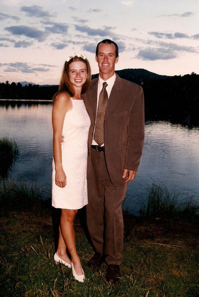 Tracy y Tim en su boda en Colorado.