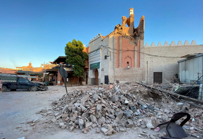 Una fotografía muestra los daños en una antigua mezquita de la histórica ciudad de Marrakech, tras un fuerte terremoto en Marruecos, el 9 de septiembre. (Crédito: Abdelhak Balhaki/Reuters)
