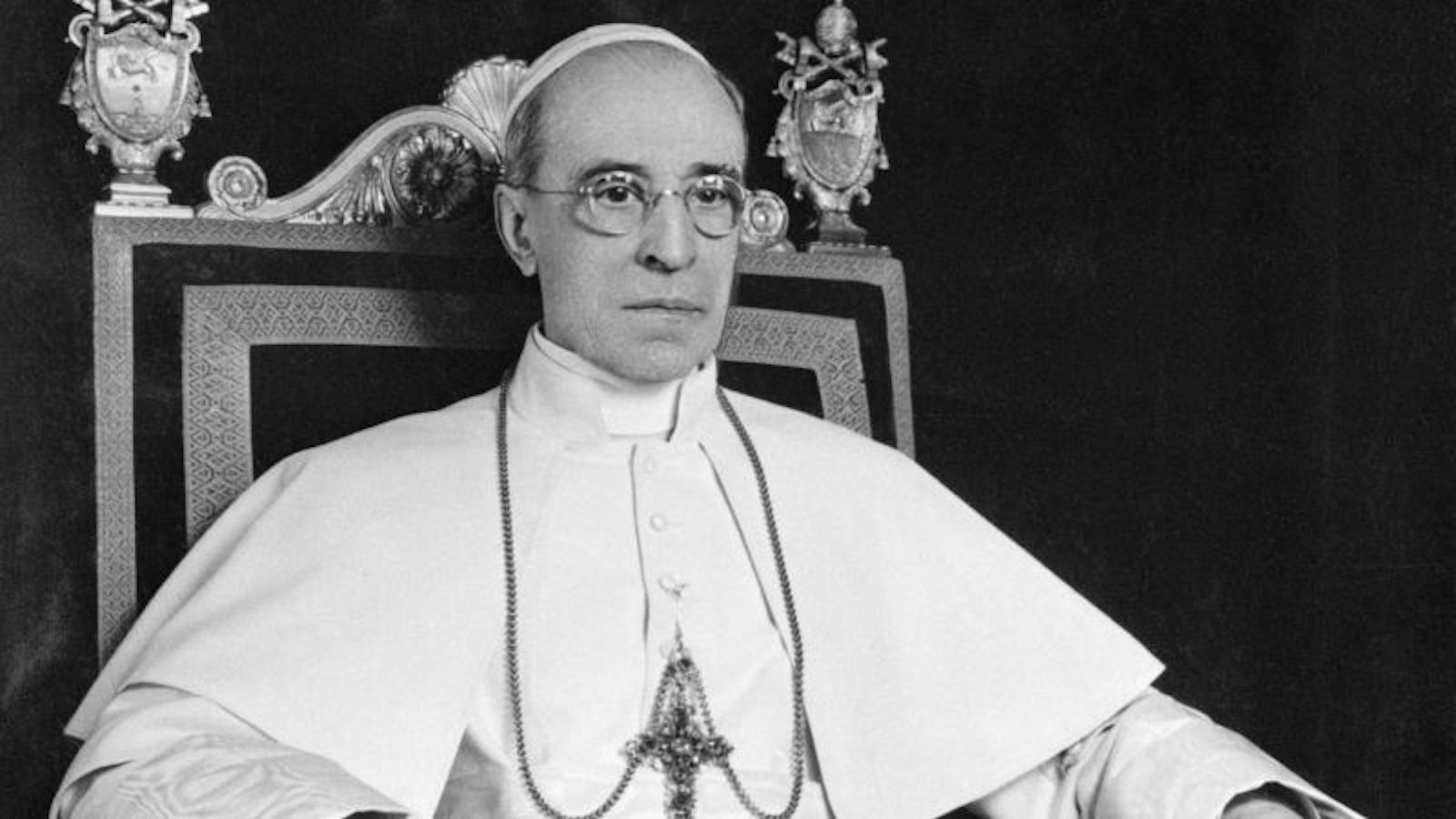 El papa Pío XII, cuyo periodo coincidió con la II Guerra Mundial,  probablemente conocía el Holocausto desde el principio, según cartas
