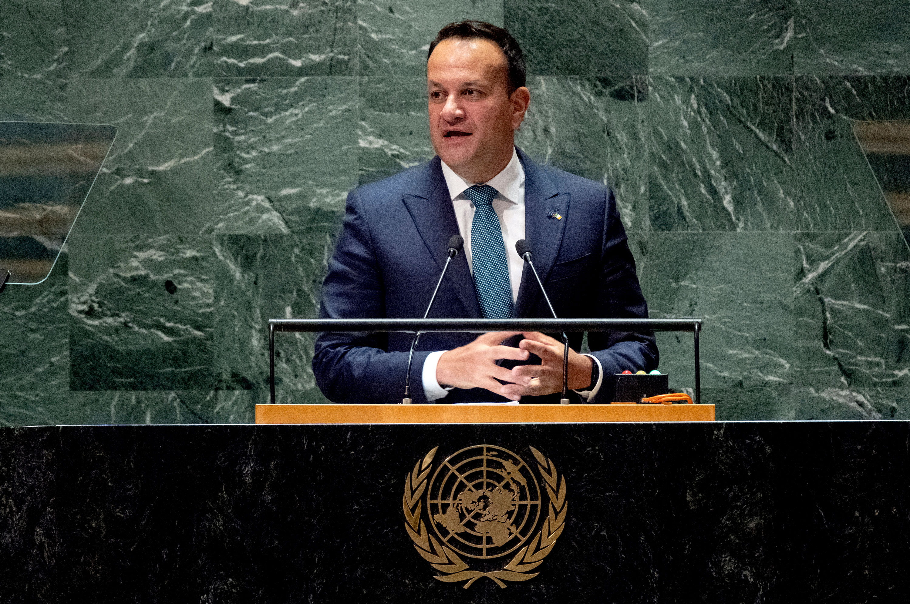 El Taoiseach irlandés Leo Varadkar habla en la Asamblea General de las Naciones Unidas en Nueva York el viernes. (Craig Ruttle/AP)