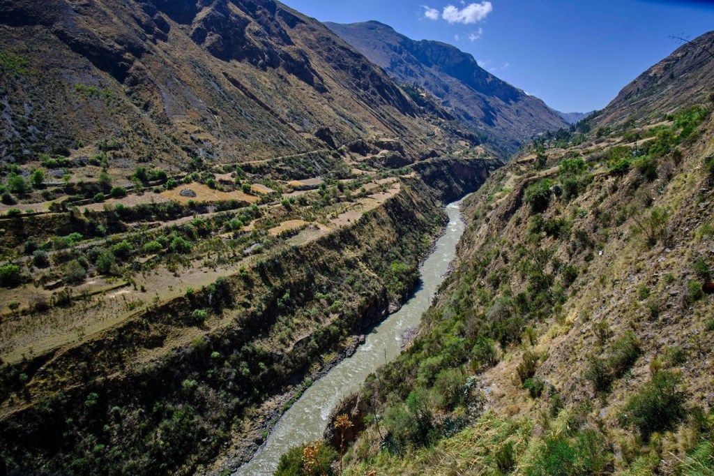 Algunos expertos sugieren que el río Mantaro de Perú, en lo profundo de los Andes, es la fuente más distante del Amazonas. (Jonathan Chancasana/Alamy Stock Photo)
