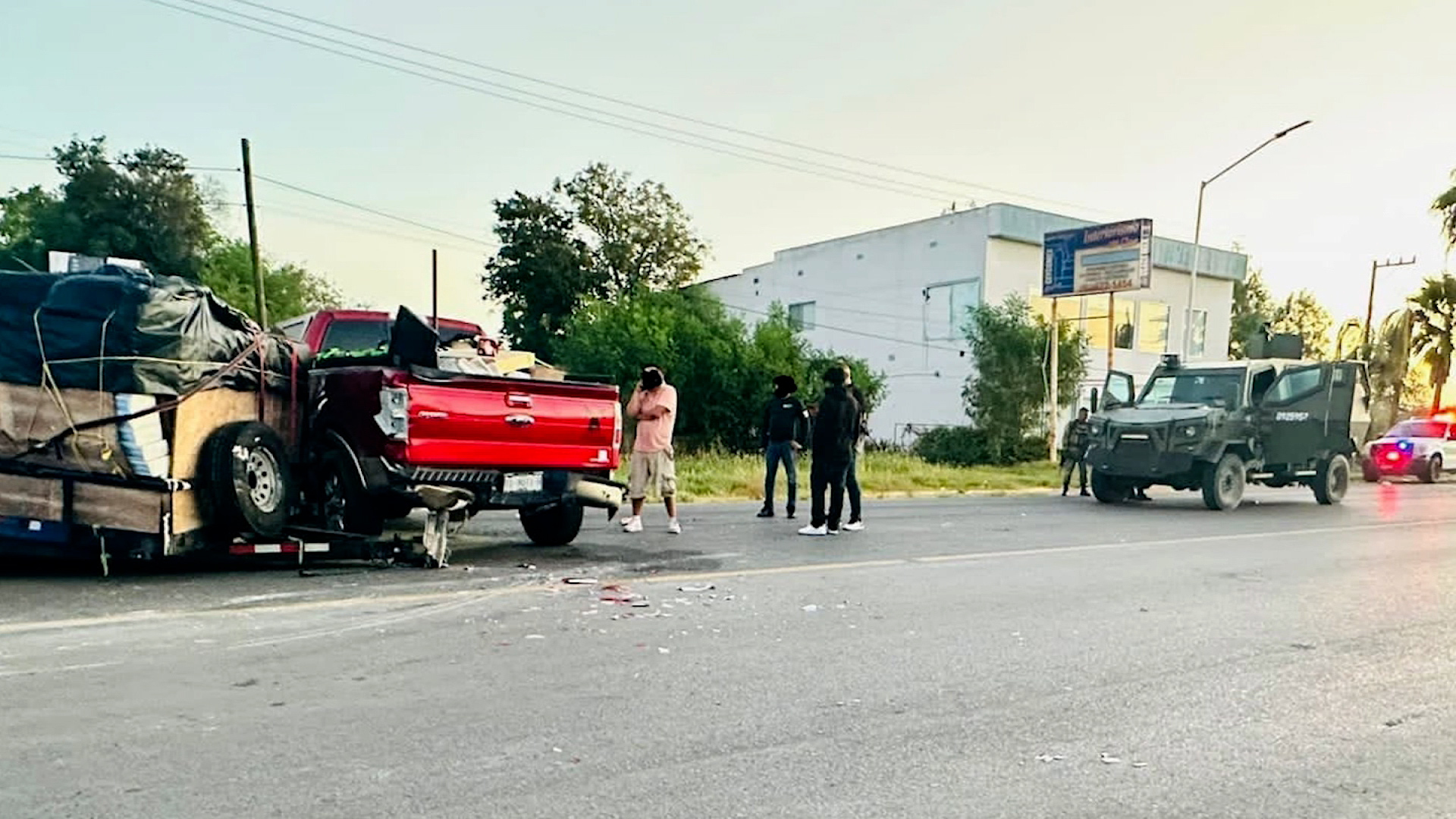 Reportan tres heridos de bala en ataque a una caravana de