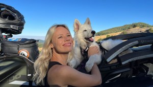 jess stone viaje moto perro