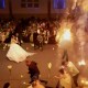 Video muestra el incendio de un techo mientras una pareja celebra su boda