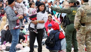 San Diego declaró crisis humanitaria por elevado cruce de migrantes