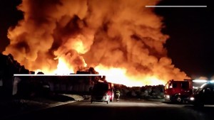 Impactante incendio en un vertedero de basura en Croacia