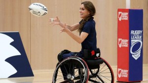 Kate se une a una práctica de rugby en silla de ruedas