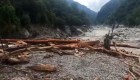 Un lago glaciar en el Himalaya se desbordó y provocó muerte y devastación