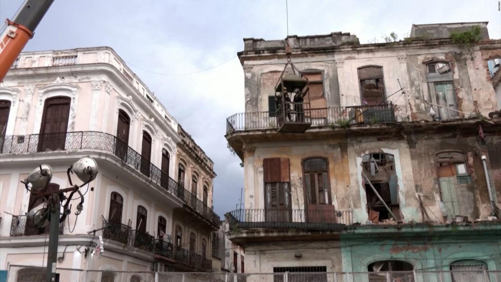 Mueren 2 rescatistas luego de trágico derrumbe en Cuba