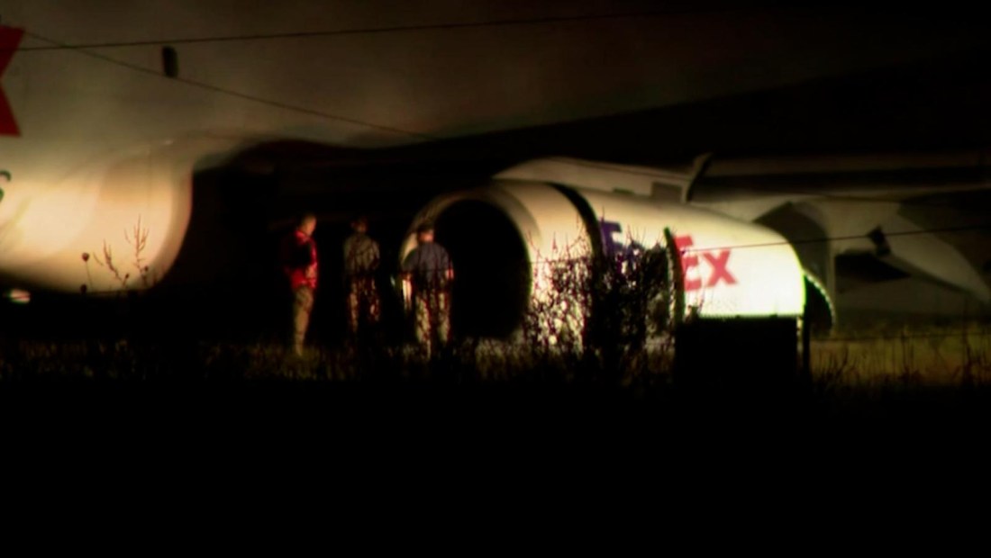 Mira el aterrizaje de emergencia de un avión de FedEx