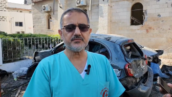 Médico narra cómo sobrevivió a la explosión en el hospital en Gaza