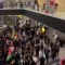 Multitud irrumpe en un aeropuerto ruso cuando aterriza el vuelo de Tel Aviv