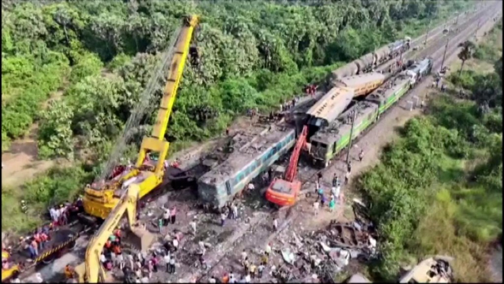 Un choque de trenes ocasiona al menos 13 muertos y 50 heridos en India