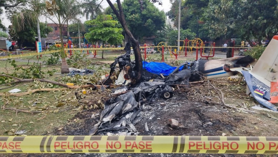 Muere piloto de aeronave de la Fuerza Aeroespacial Colombiana que cayó y se incendió en Cali